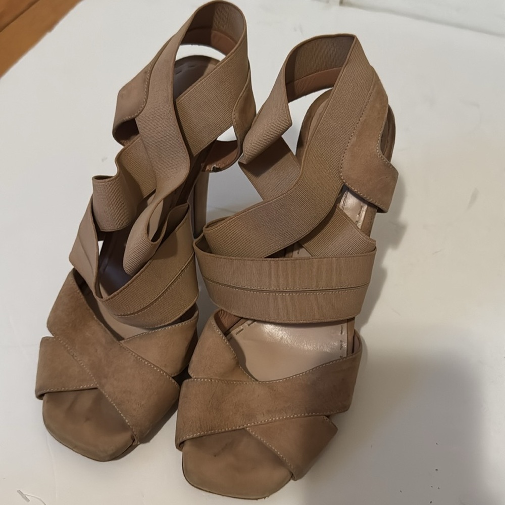 Prada heels - Picture 1 of 14